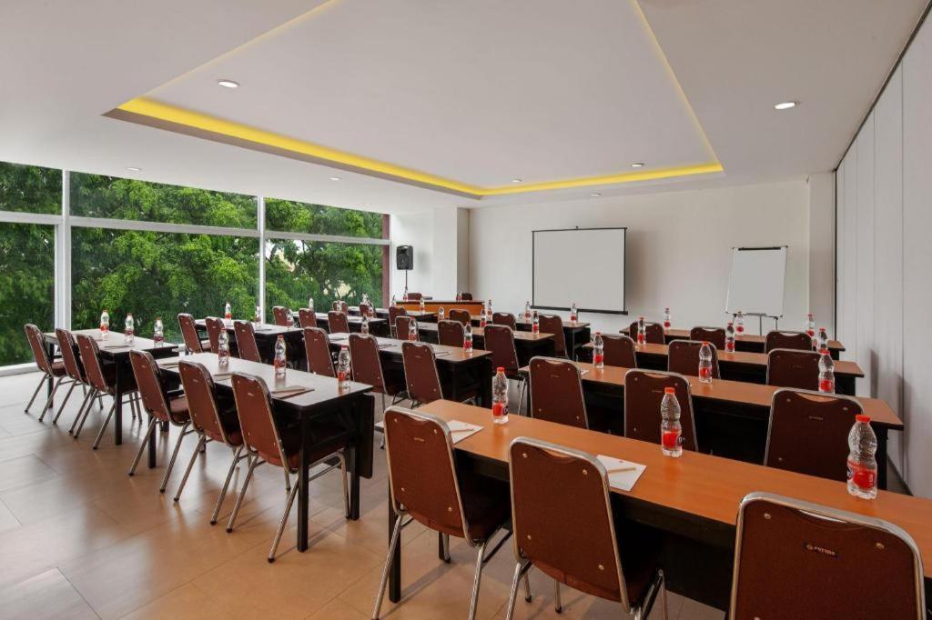 Amaris Hotel Pakuan Bogor Exterior photo