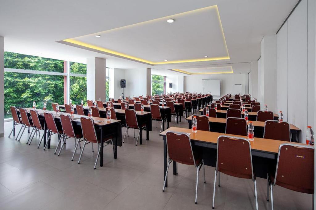 Amaris Hotel Pakuan Bogor Exterior photo