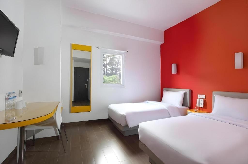 Amaris Hotel Pakuan Bogor Exterior photo