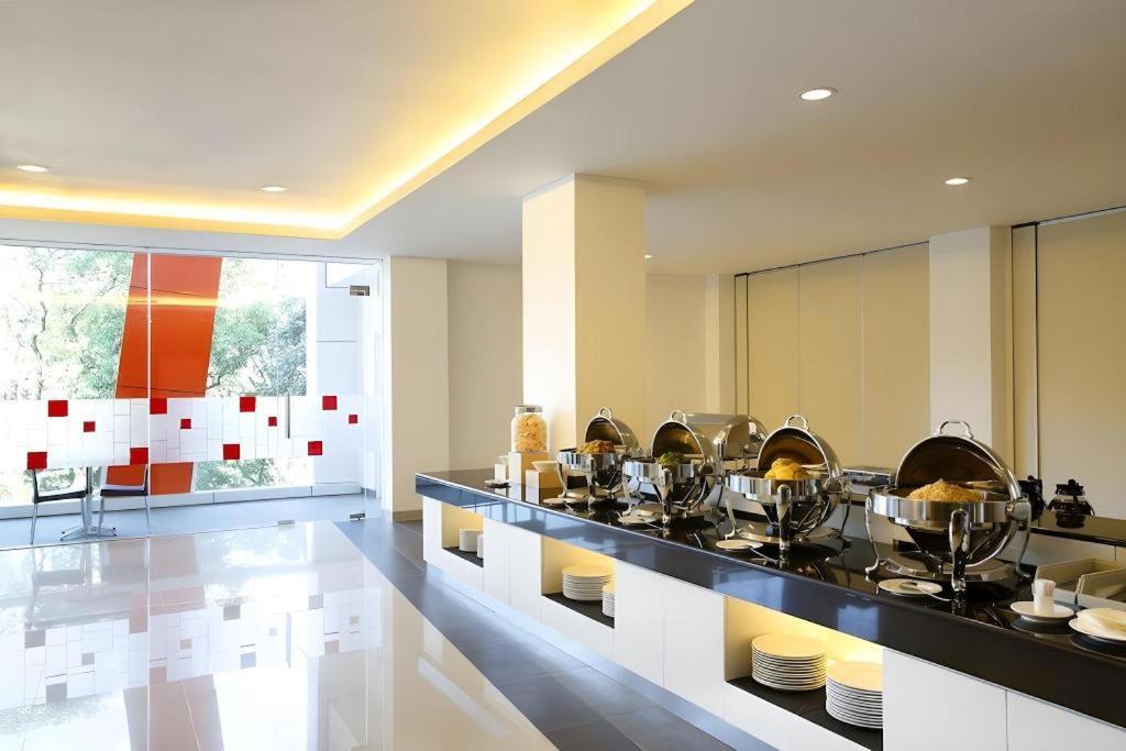 Amaris Hotel Pakuan Bogor Exterior photo
