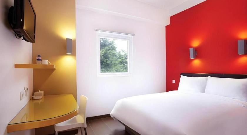 Amaris Hotel Pakuan Bogor Exterior photo